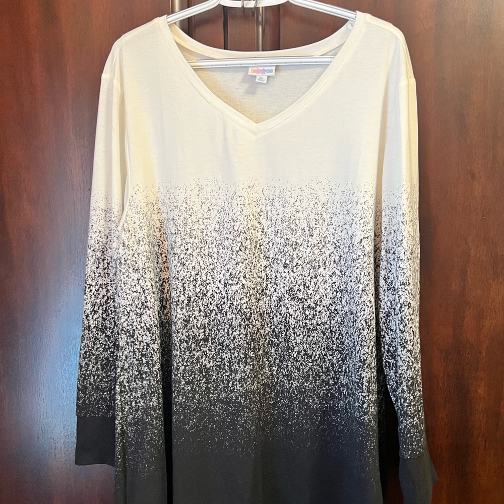 LuLaRoe Elizabeth tunic shirt